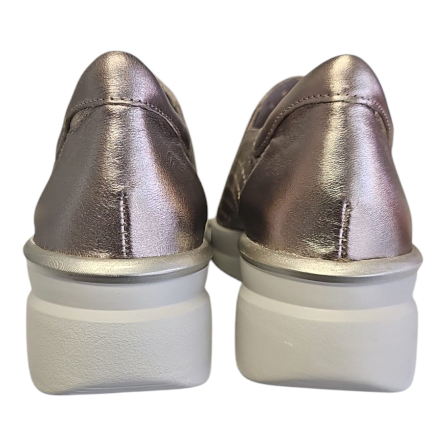 Melluso K55432 mocassino slip-on donna in pelle forato con borchiete