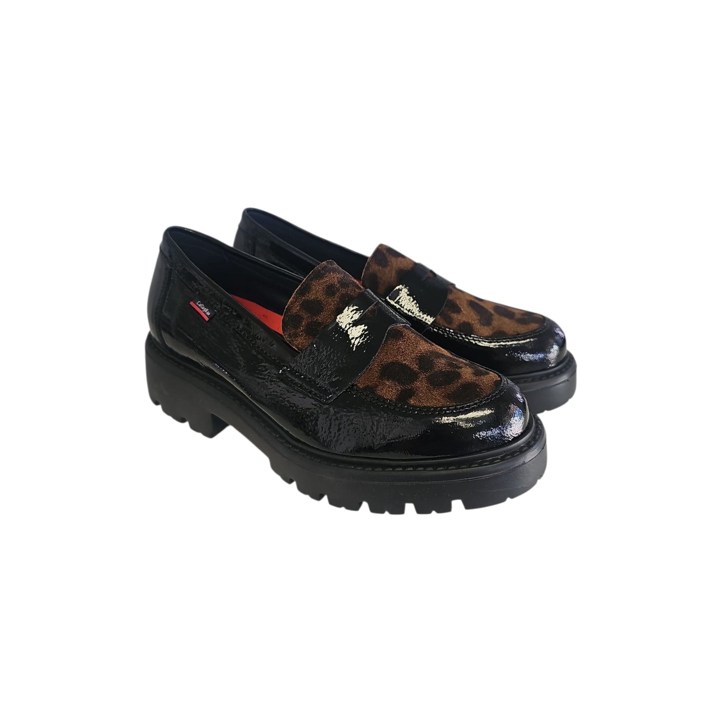 Callaghan 32909 è un mocassino in naplak e dettaglio in camoscio animalier