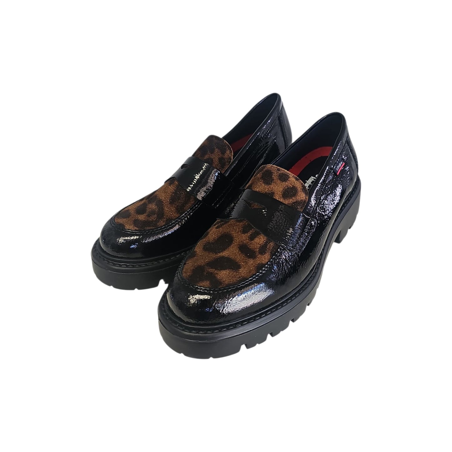 Callaghan 32909 è un mocassino in naplak e dettaglio in camoscio animalier