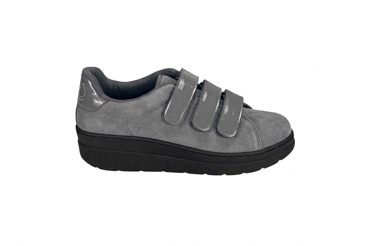 Scarpa grigia con suola nera