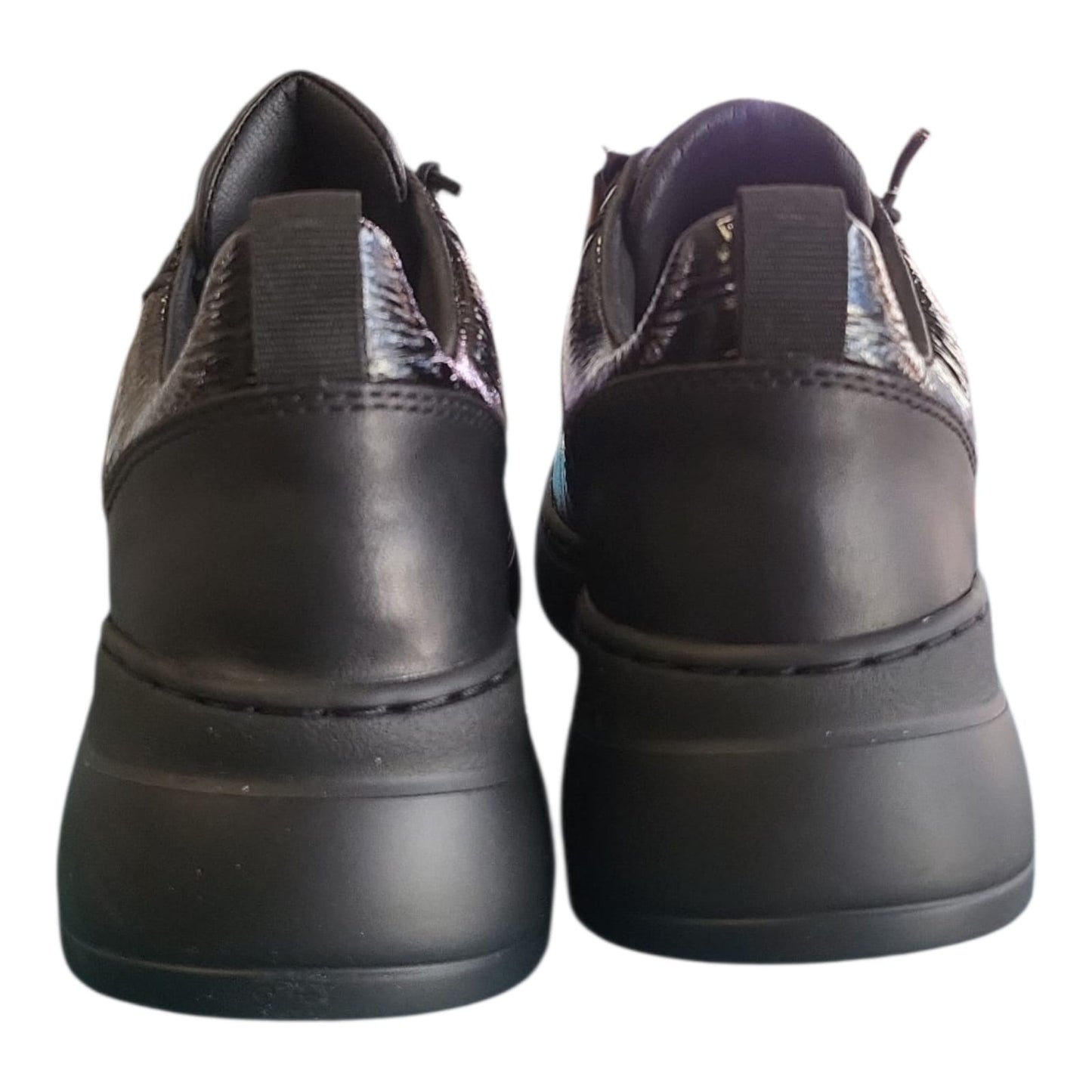 Sneakers Melluso donna in naplak nero con lacci elastici K55492