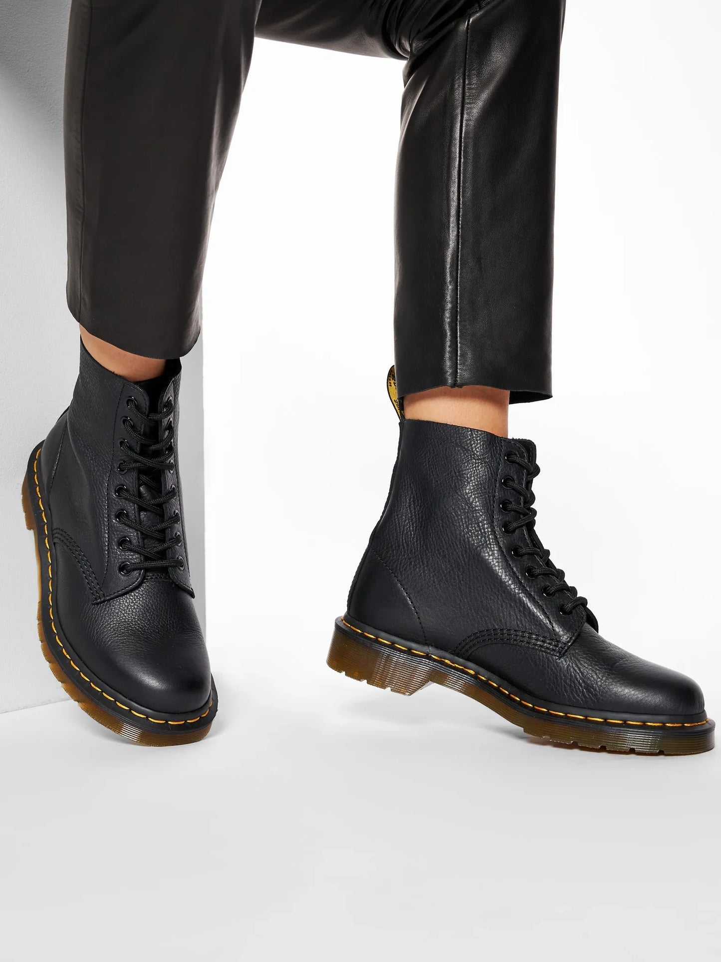 DR. MARTENS Stivaletti Donna Nero 1460 Pascal Virginia