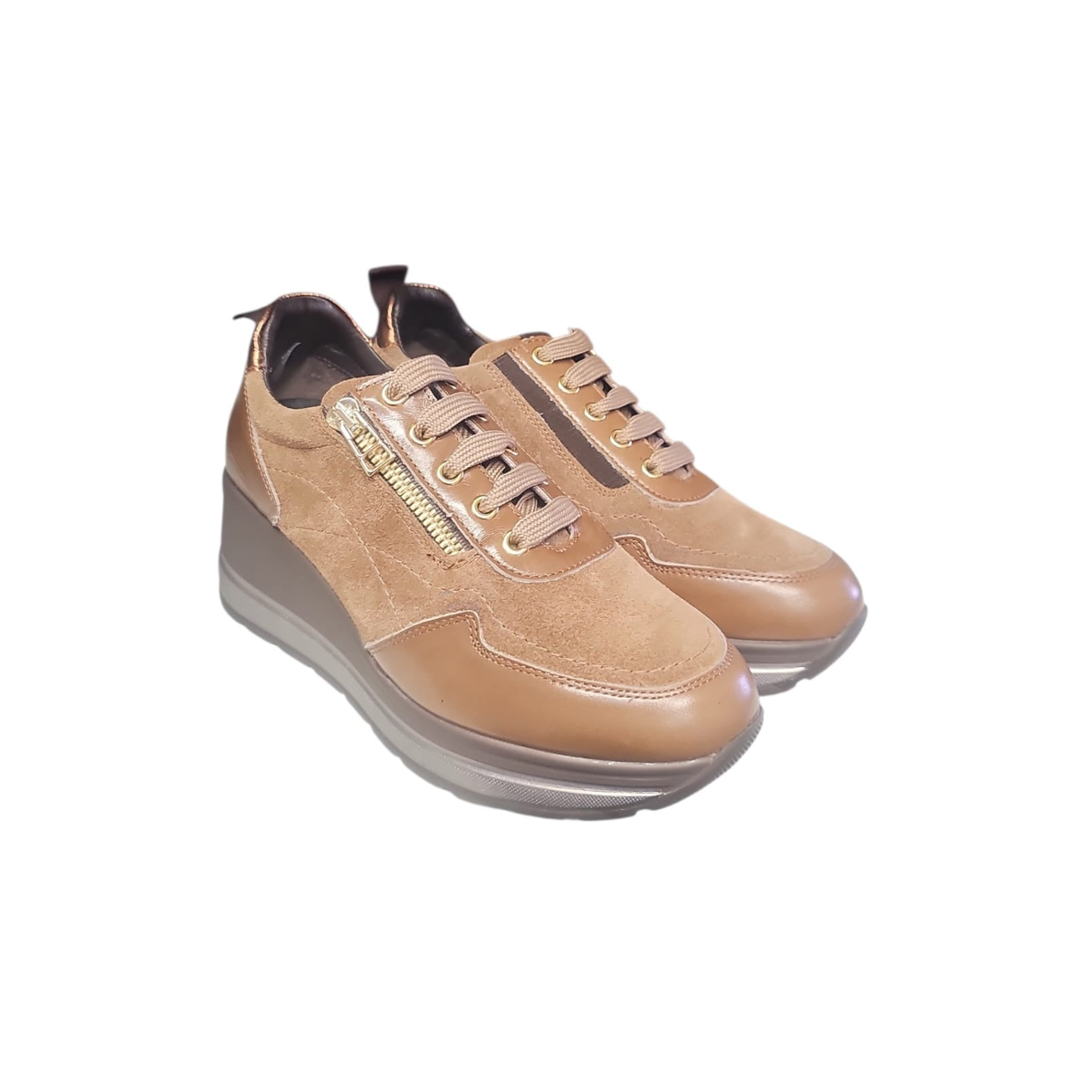 Sneakers donna Melluso R25566 beige tortora con zeppa, vista frontale di tre quarti
