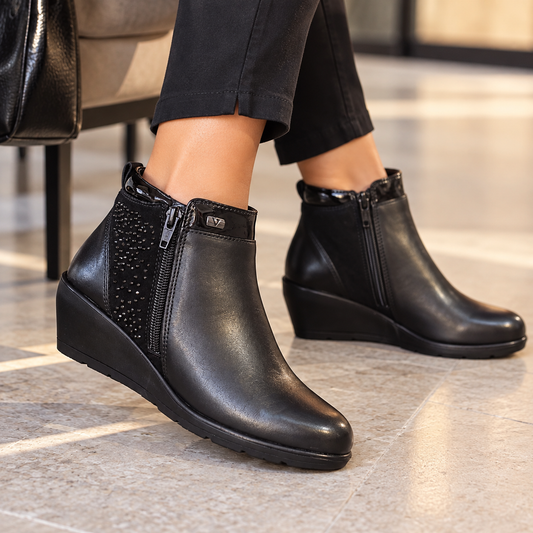 Stivaletti donna Valleverde 36341 Black indossati, con zeppa e zip laterale