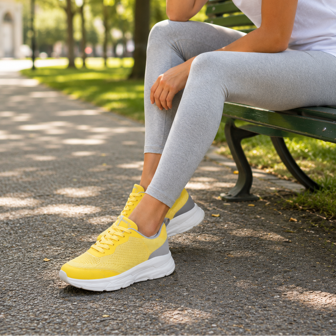 Hergos H3800 sneaker donna giallo grigio - foto lifestyle parco