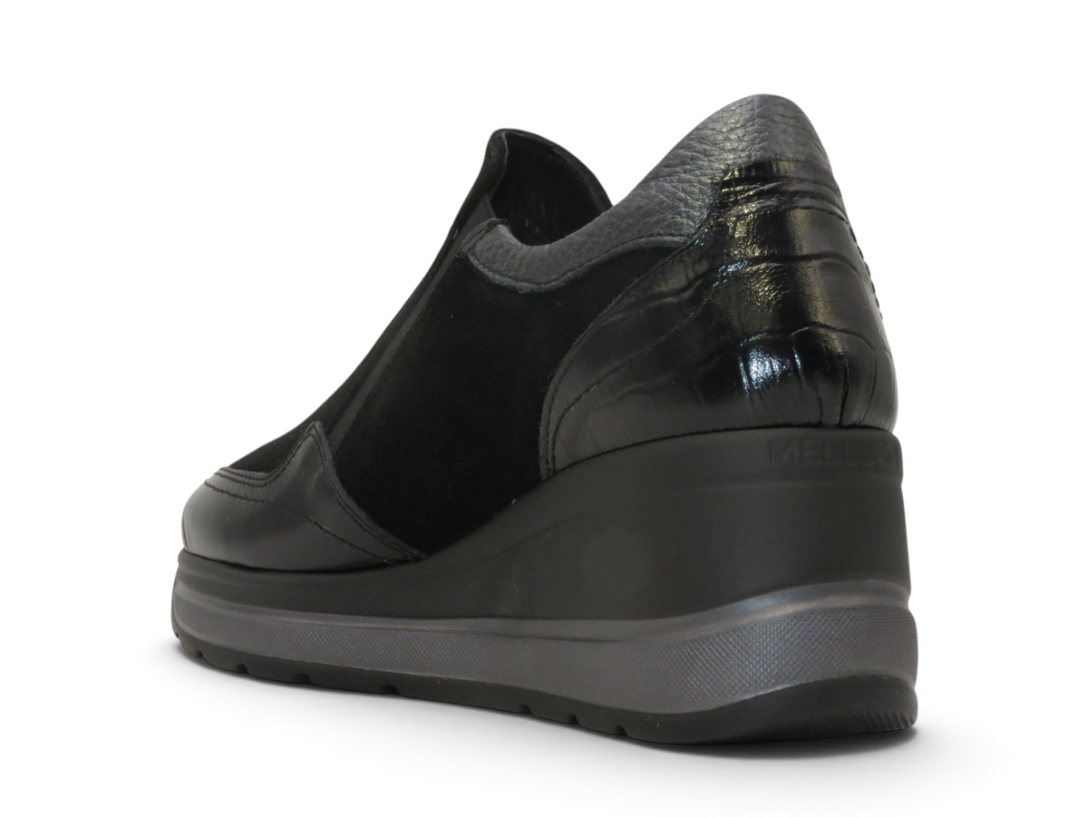 Sneaker Melluso R45043 nera, vista posteriore con dettagli lucidi