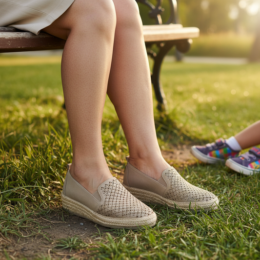 Valleverde Mocassino Corda - nonna con nipotini nel parco