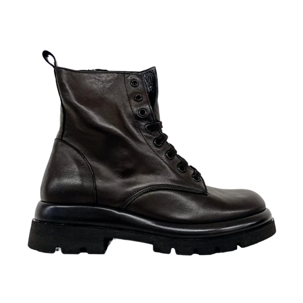 Anfibio Melluso donna R45705 in pelle nera con lacci e fondo carrarmato, vista laterale