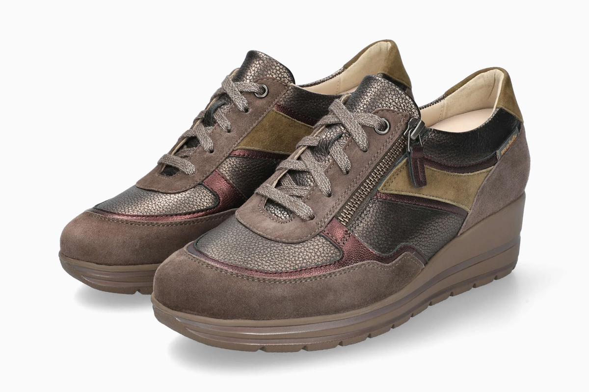 Sneaker donna Mobils by Mephisto April marrone con dettagli metallizzati, vista a tre quarti